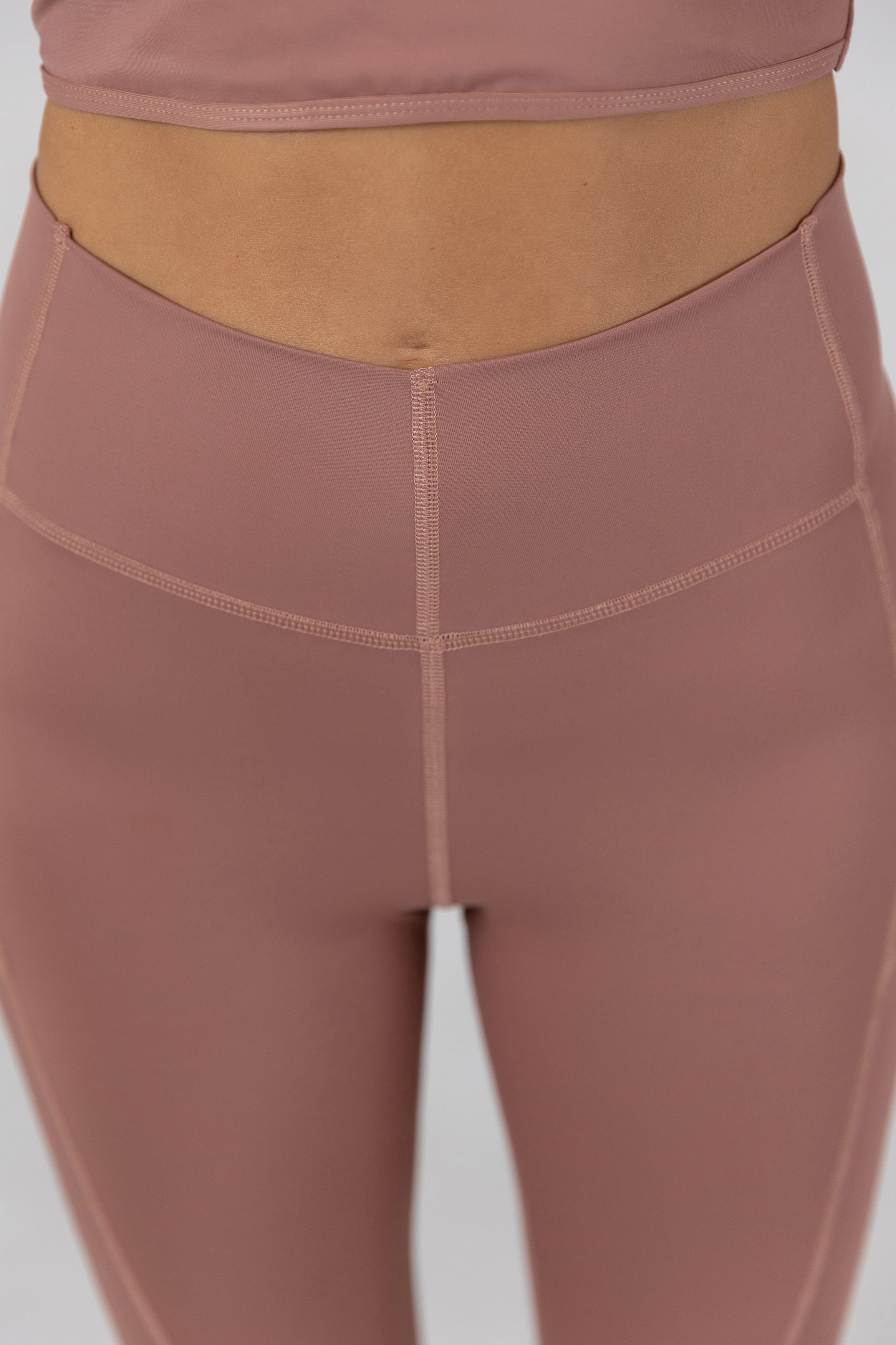 Sculpted V-Waist 紧身裤