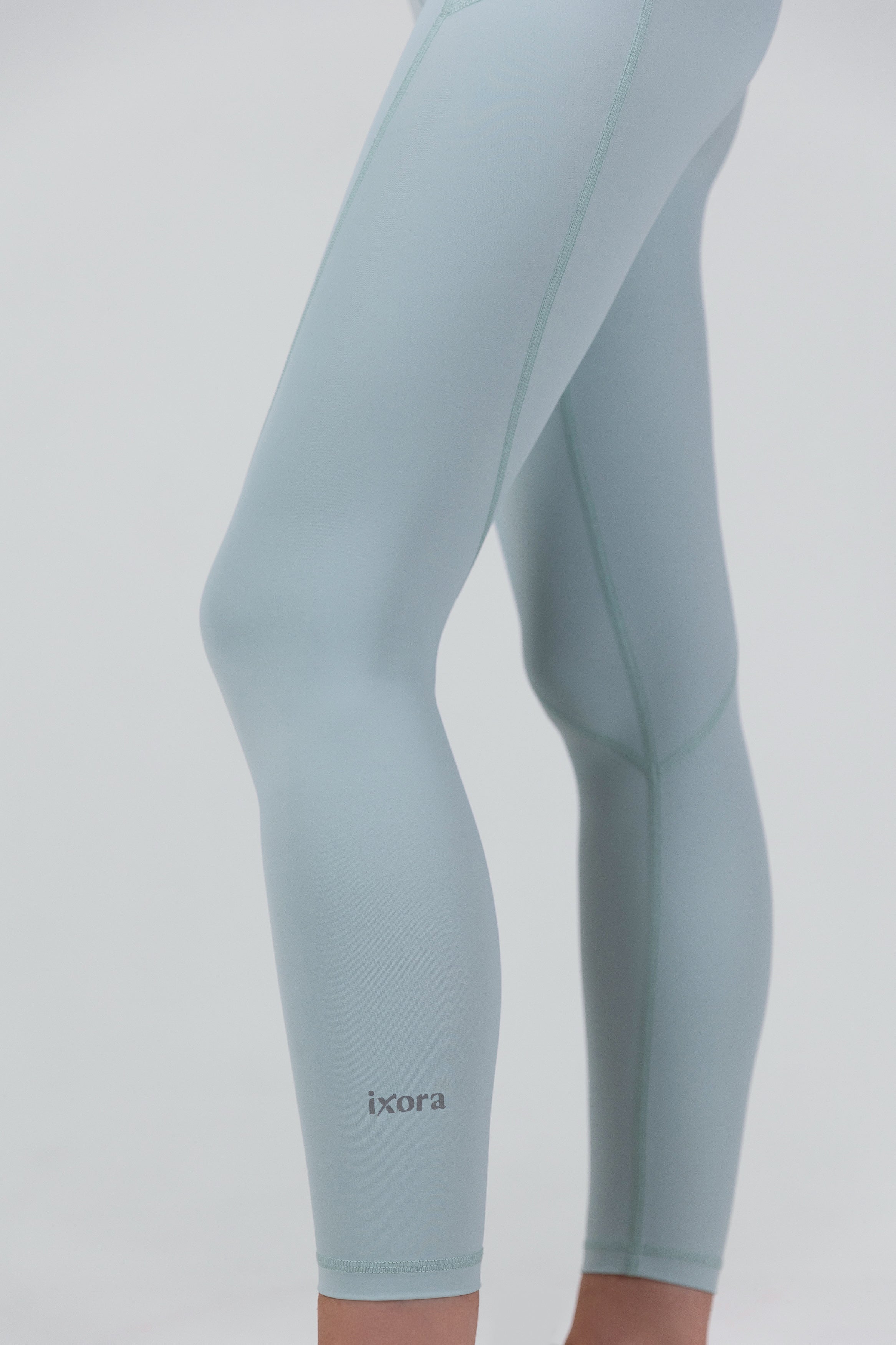 Sculpted V-Waist 紧身裤
