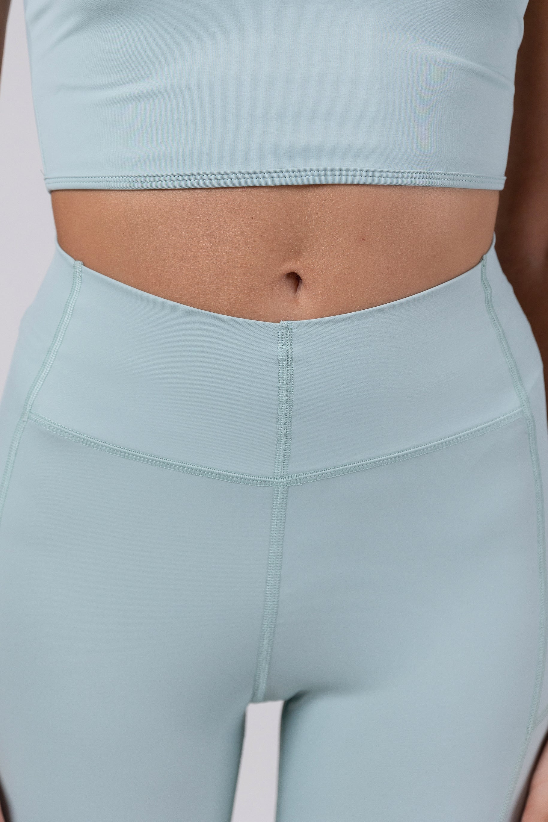Sculpted V-Waist 紧身裤